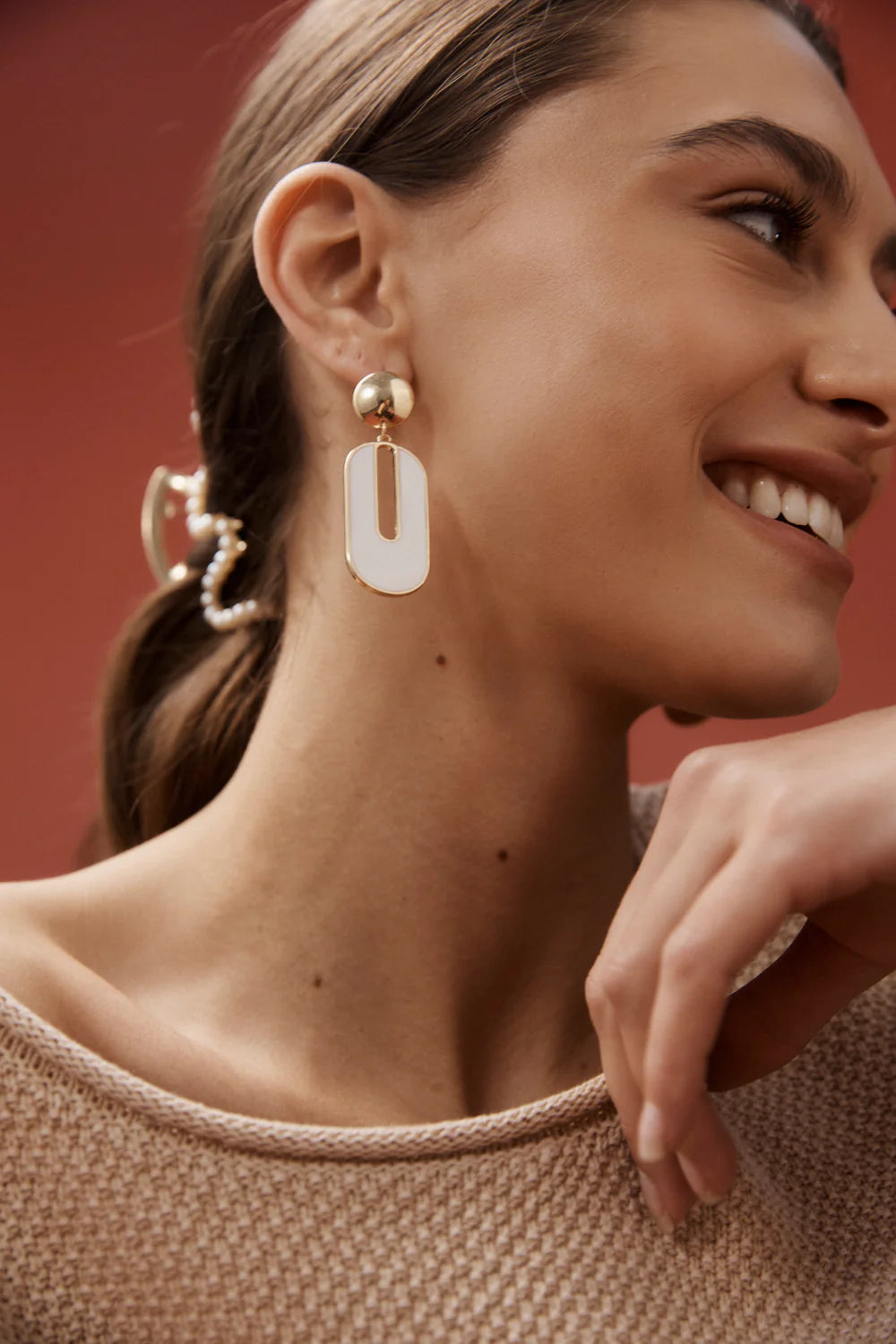 Amira Oval Earring - White