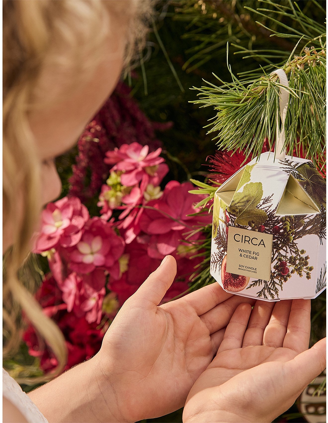 Bauble Candle - White Fig & Cedar