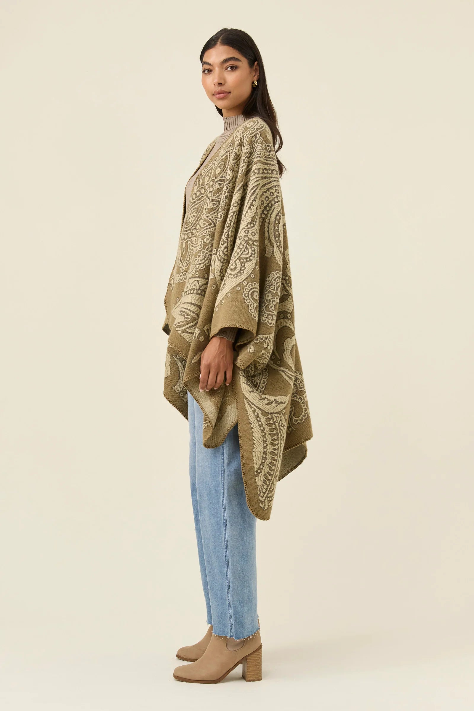 Lucia Cape