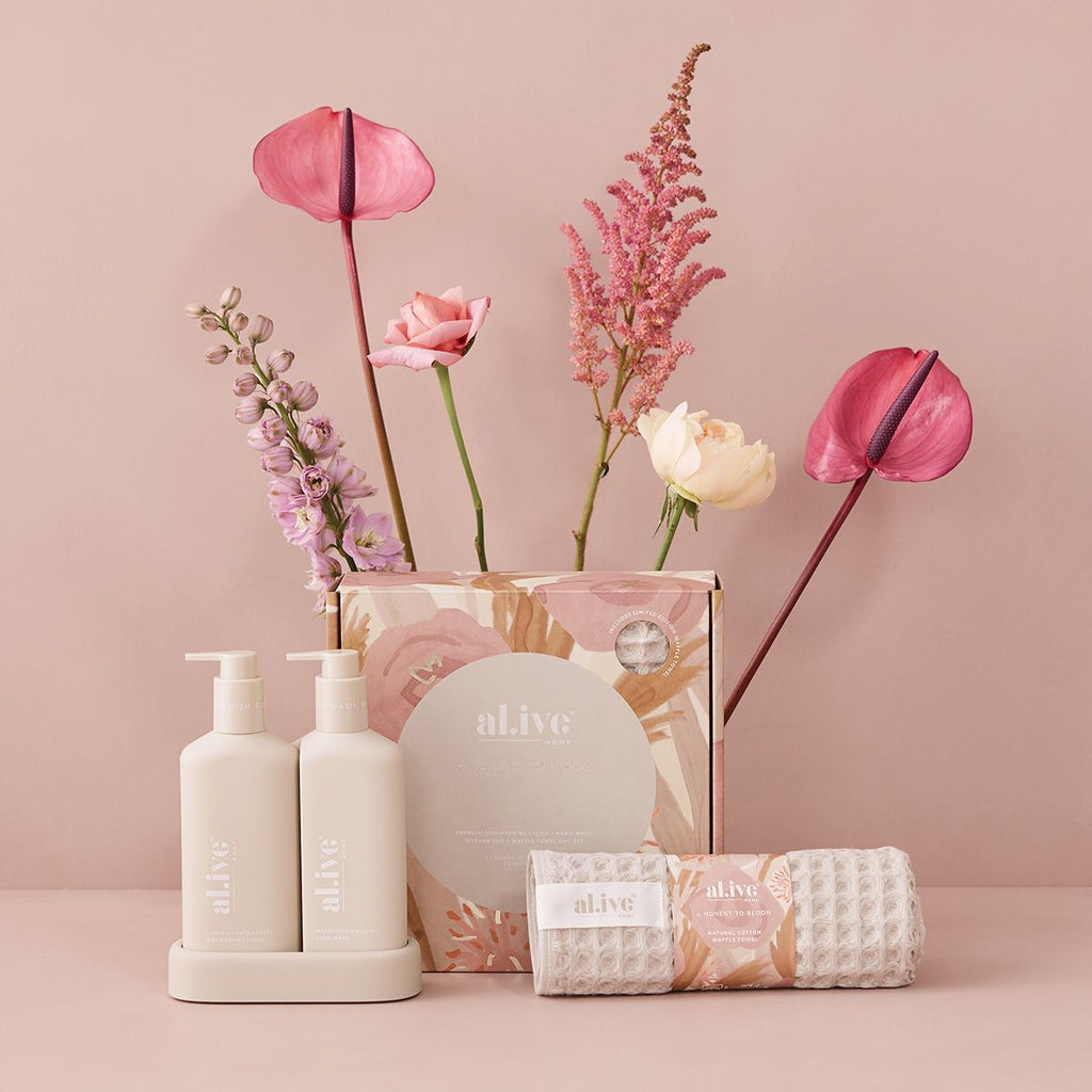 Kitchen Duo & Waffle Towel Gift Set - A MOMENT TO BLOOM